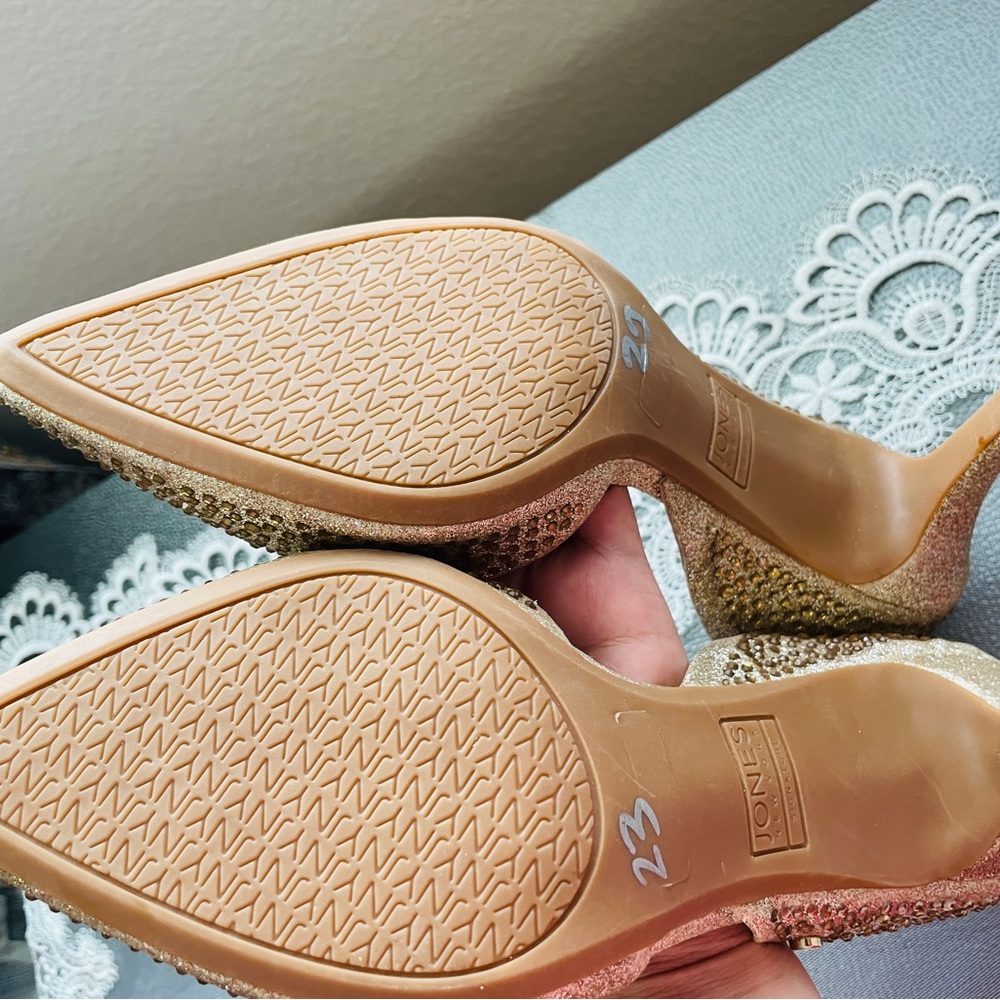 Jones New York Gold Women's Shoes - Picture 3 of 4
